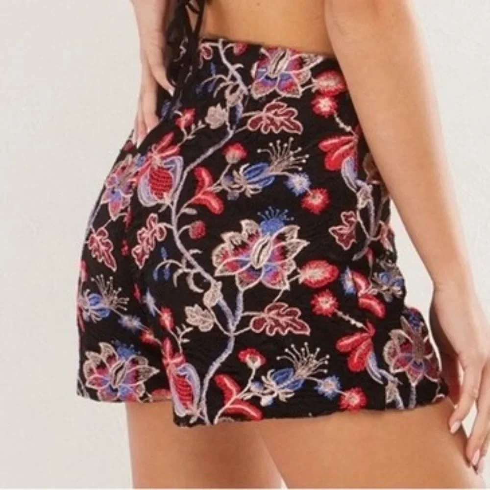 AKIRA High Waisted Embroidered Floral Print Shorts - Picture 8 of 9